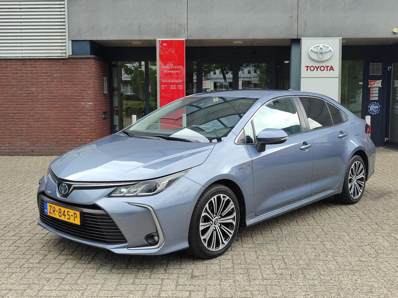 Toyota Corolla - Sedan 1.8 HYBRID FIRST EDITION NL-AUTO VOLLEDIG DEALERONDERHOUDEN APPLE/ANDROID CLIMA NAVI - AutoWereld.nl