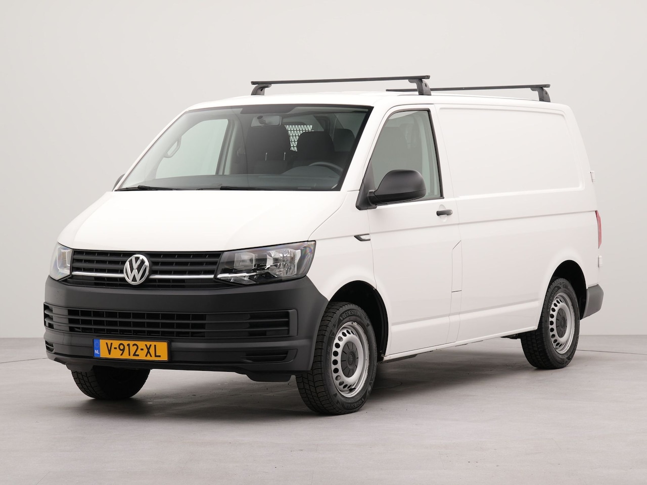 Volkswagen Transporter - 2.0 TDI L1H1 Trendline | Trekhaak | Appconnect | Parkeerhulp achter | Navigatie |102pk - AutoWereld.nl
