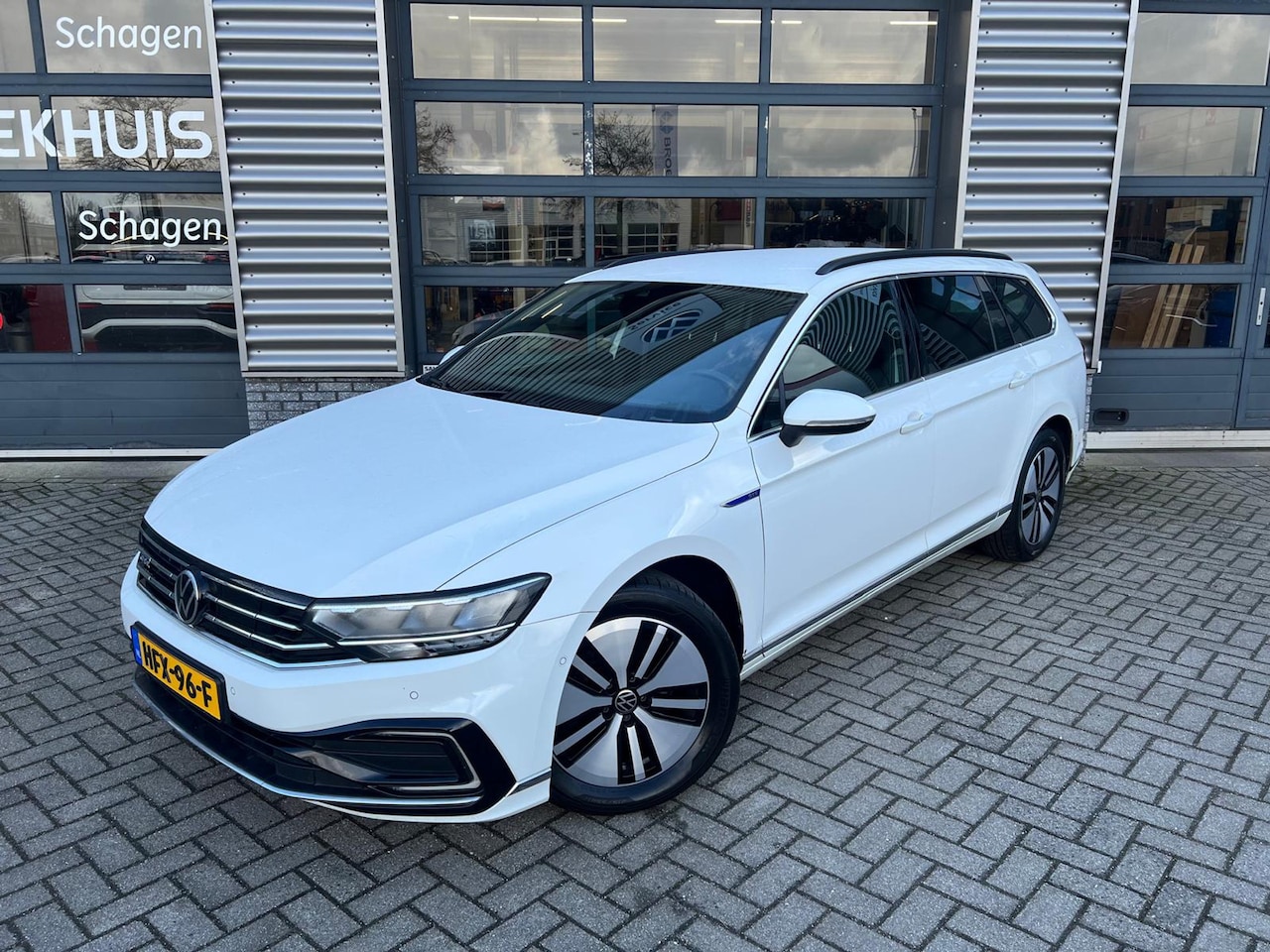Volkswagen Passat Variant - 1.4 TSI 204 pk PHEV GTE Business 6-DSG | Trekhaak elektrisch uitklapbaar | Dodehoek | ACC - AutoWereld.nl