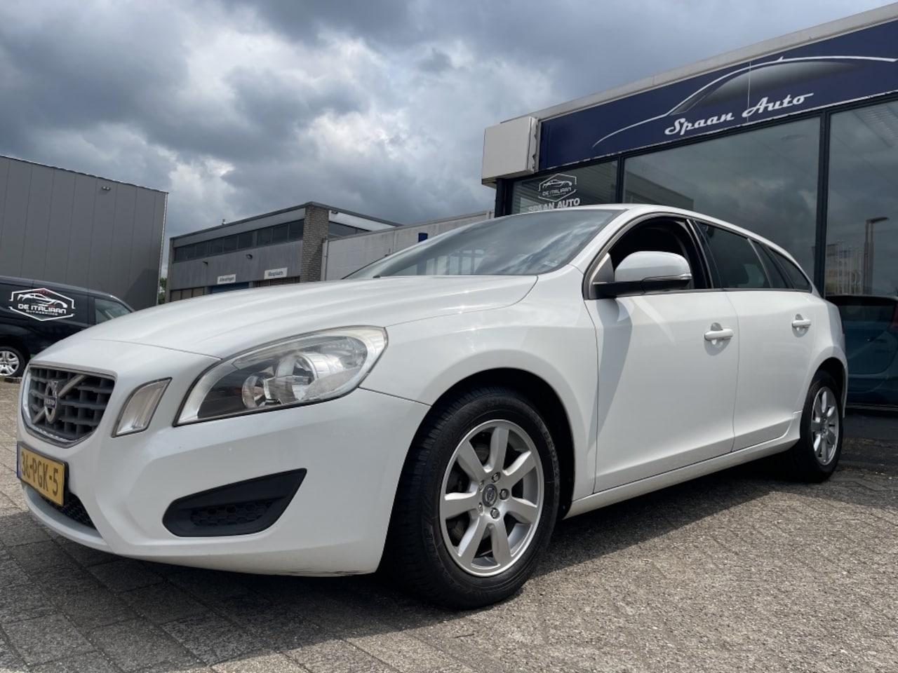 Volvo V60 - 1.6 T3 l Leer l Navi l Airco - AutoWereld.nl