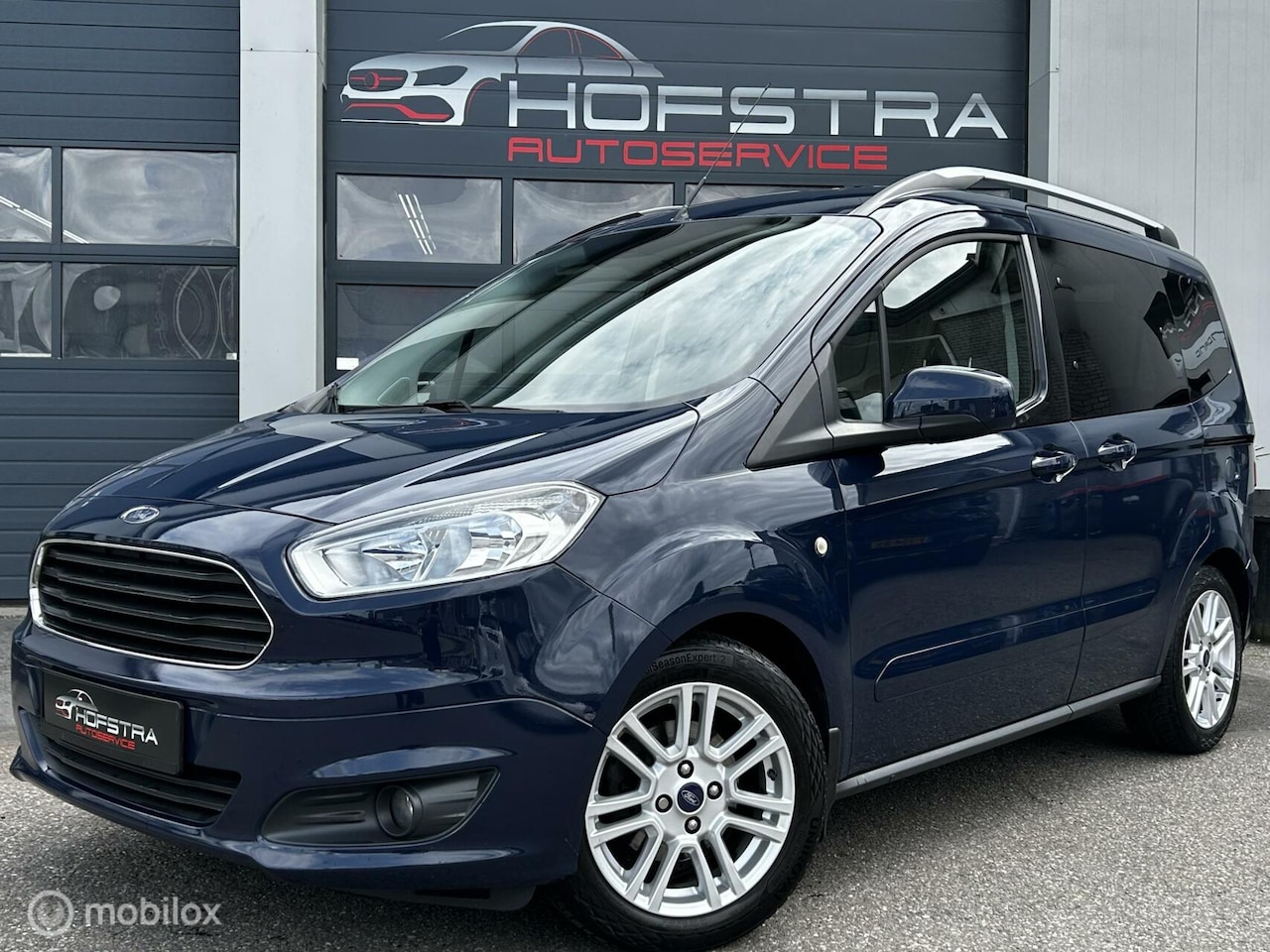 Ford Tourneo Courier - 1.0 Titanium Stoelverw Trekhk Lage KM Uniek! - AutoWereld.nl