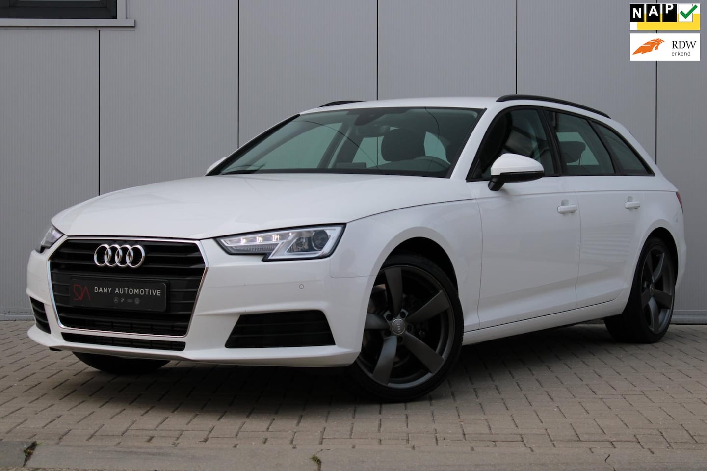 Audi A4 Avant - 2.0 TFSI MHEV Ultra NAVI I PDC I CRUISE I XENON-LED I STOEL.VERW I ELEKTR. TREKHAAK - AutoWereld.nl