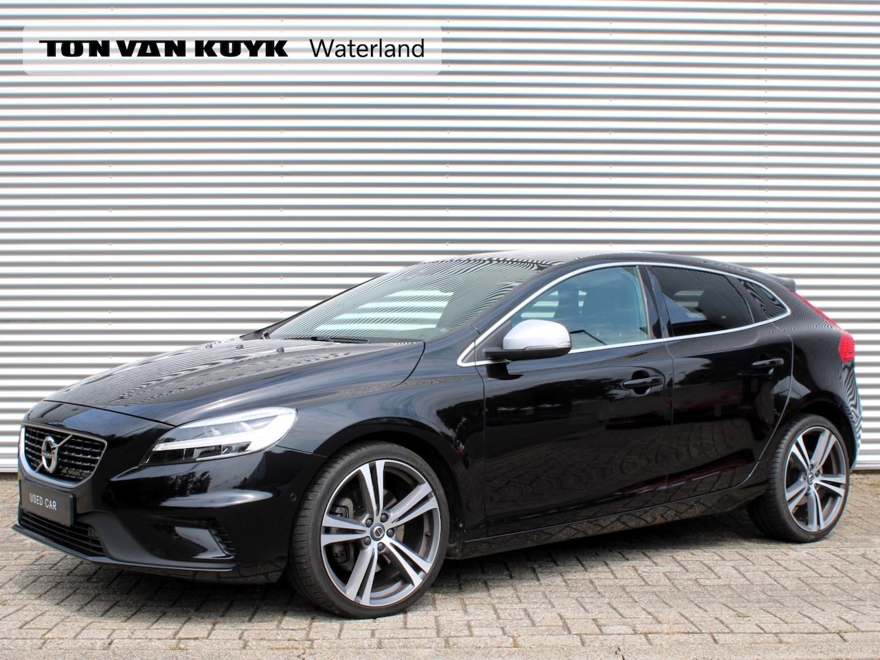 Volvo V40 - T3 Automaat Polar+ Sport R-Design / Afneembare Trekhaak/ Standkachel / Panoramadak / 19" v - AutoWereld.nl