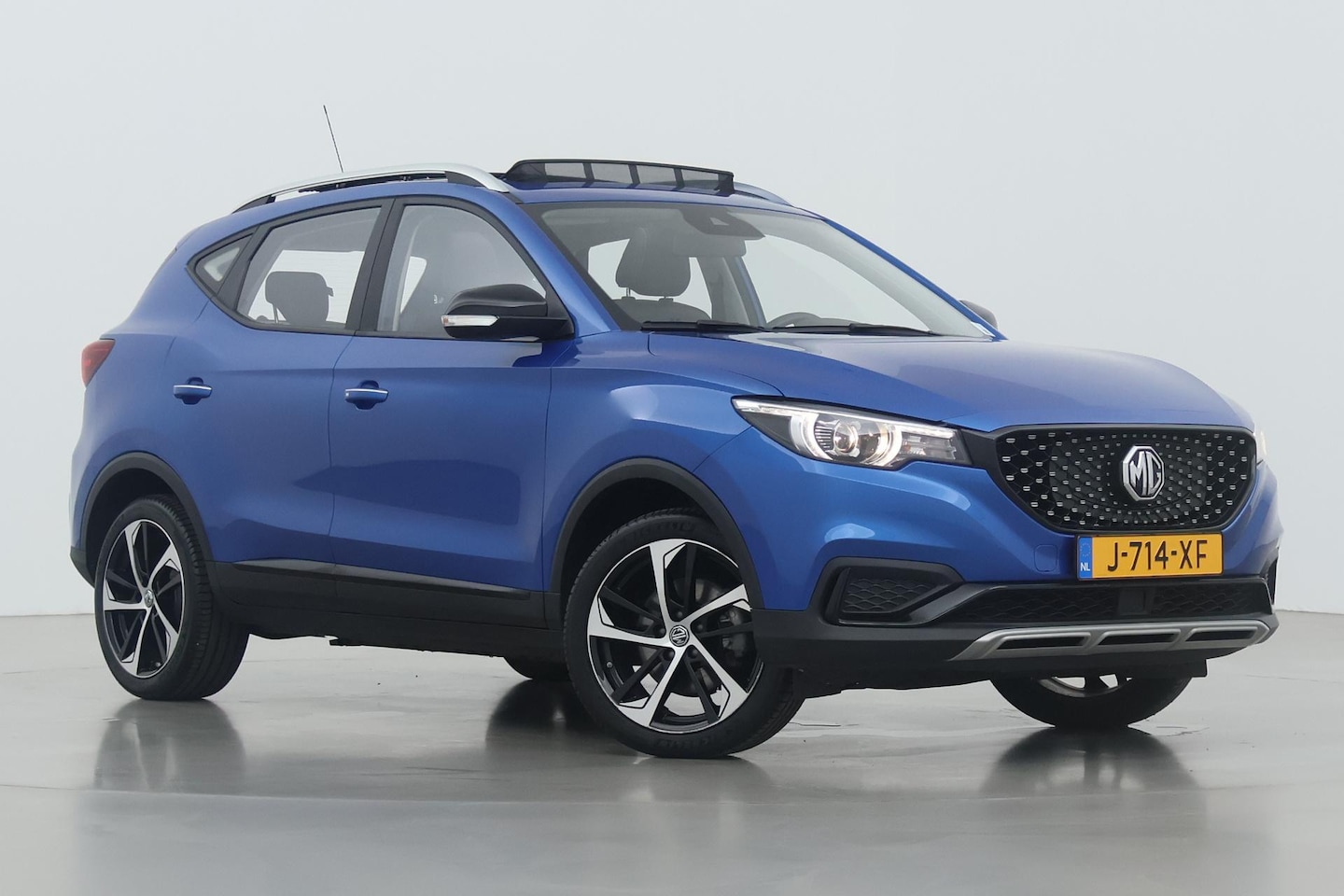 MG ZS - Luxury 45 kWh | Panoramadak | Vol-Leder | Trekhaak | Stoelverwarming | ACC | Camera - AutoWereld.nl