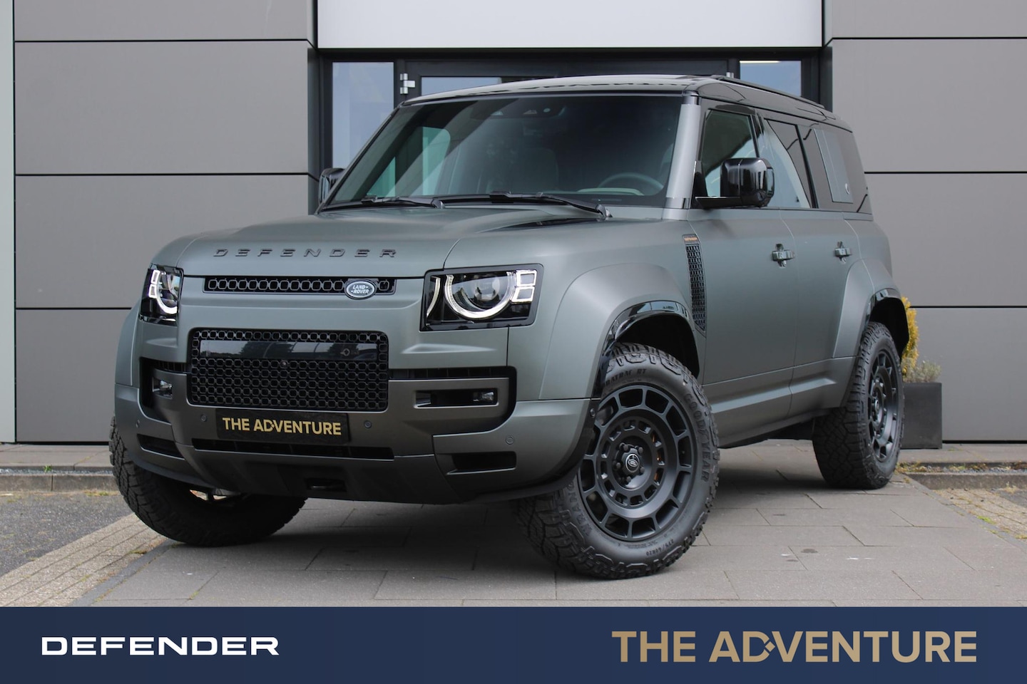 Land Rover Defender 110 - 4.4 P635 Octa Edition One | Chopped Carbon Fibre - AutoWereld.nl