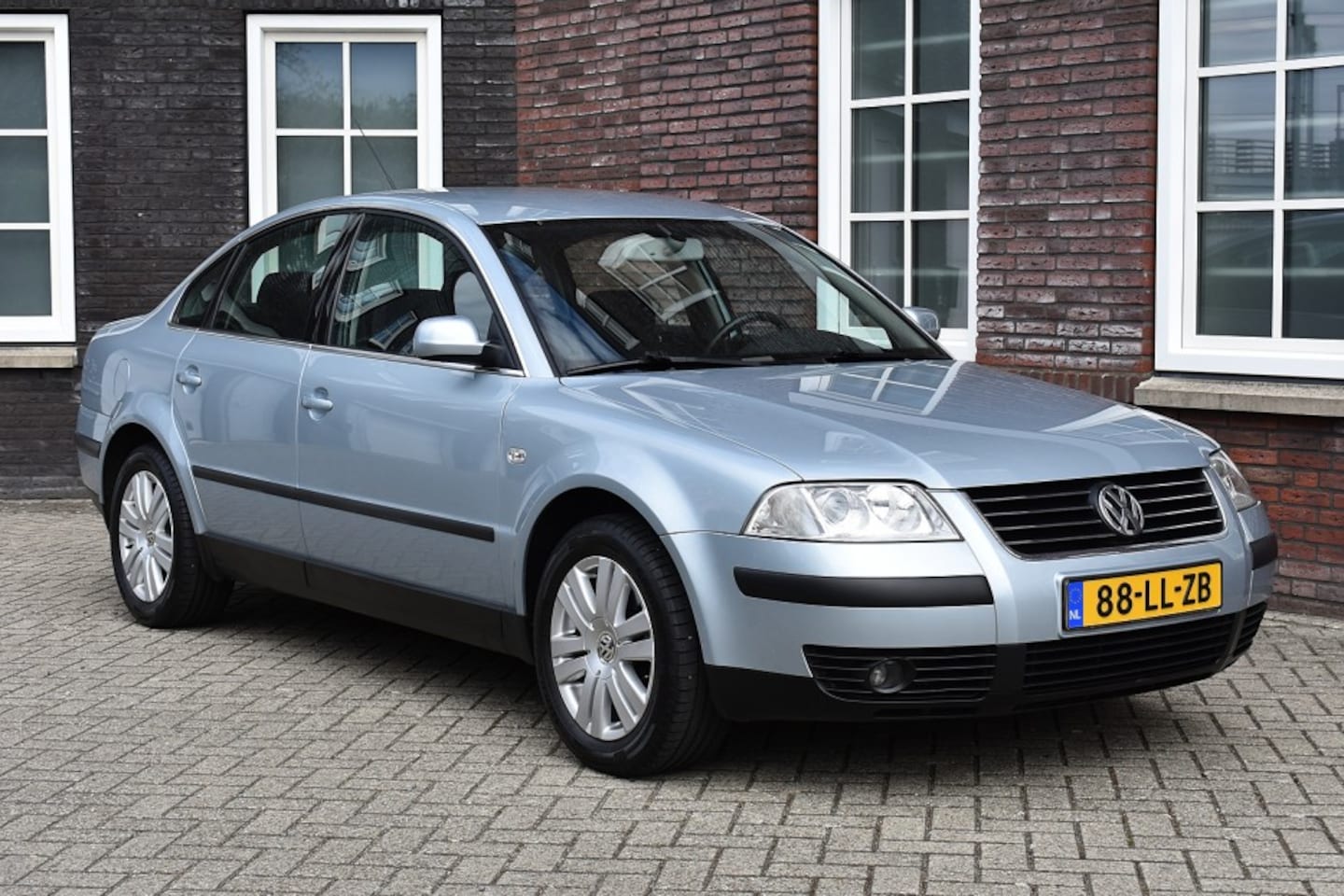 Volkswagen Passat - 2.3 V5 Comfortline 2.3 V5 Comfortline - AutoWereld.nl