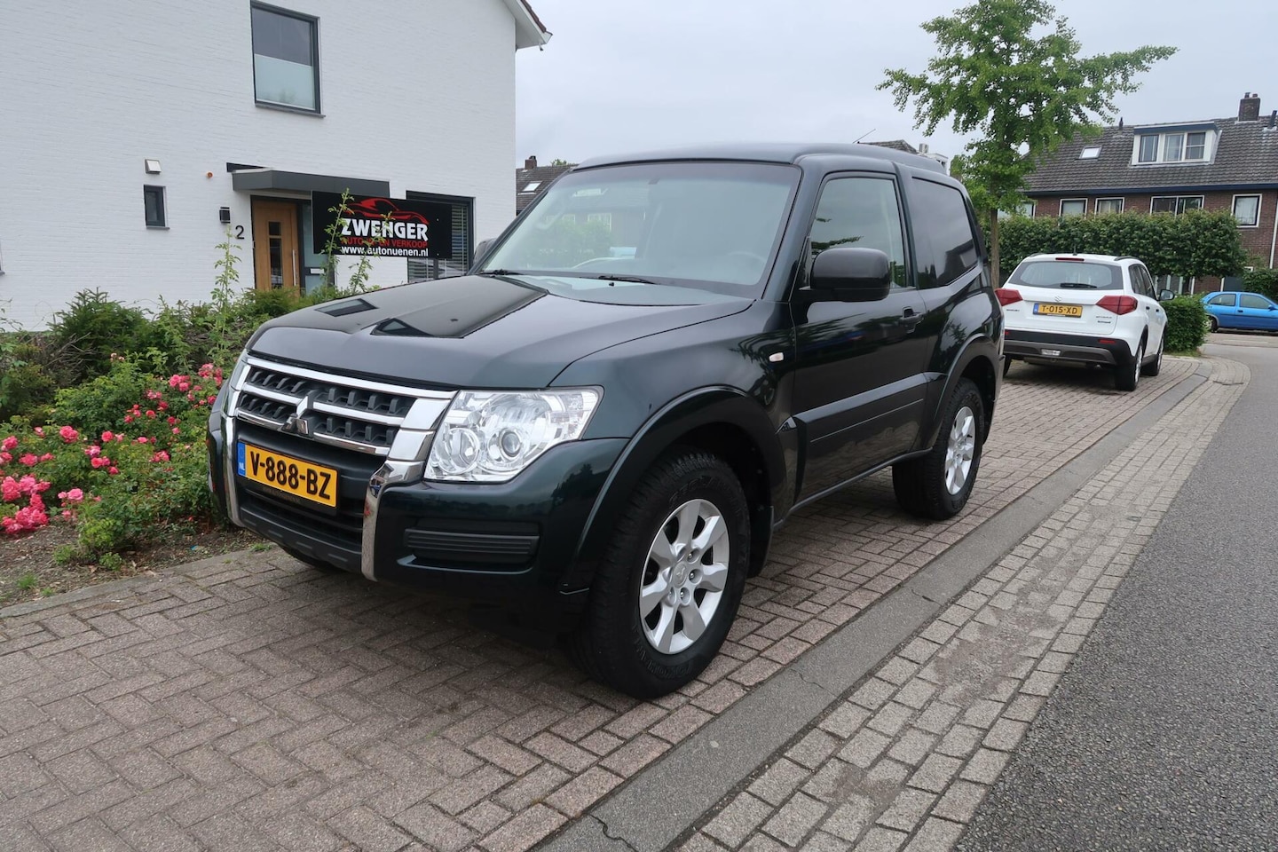 Mitsubishi Pajero - 3.2 DI-D 4X4|AUTOMAATMITI|TREKHAAK|NAVIGATIE|NIEUWSTAAT - AutoWereld.nl