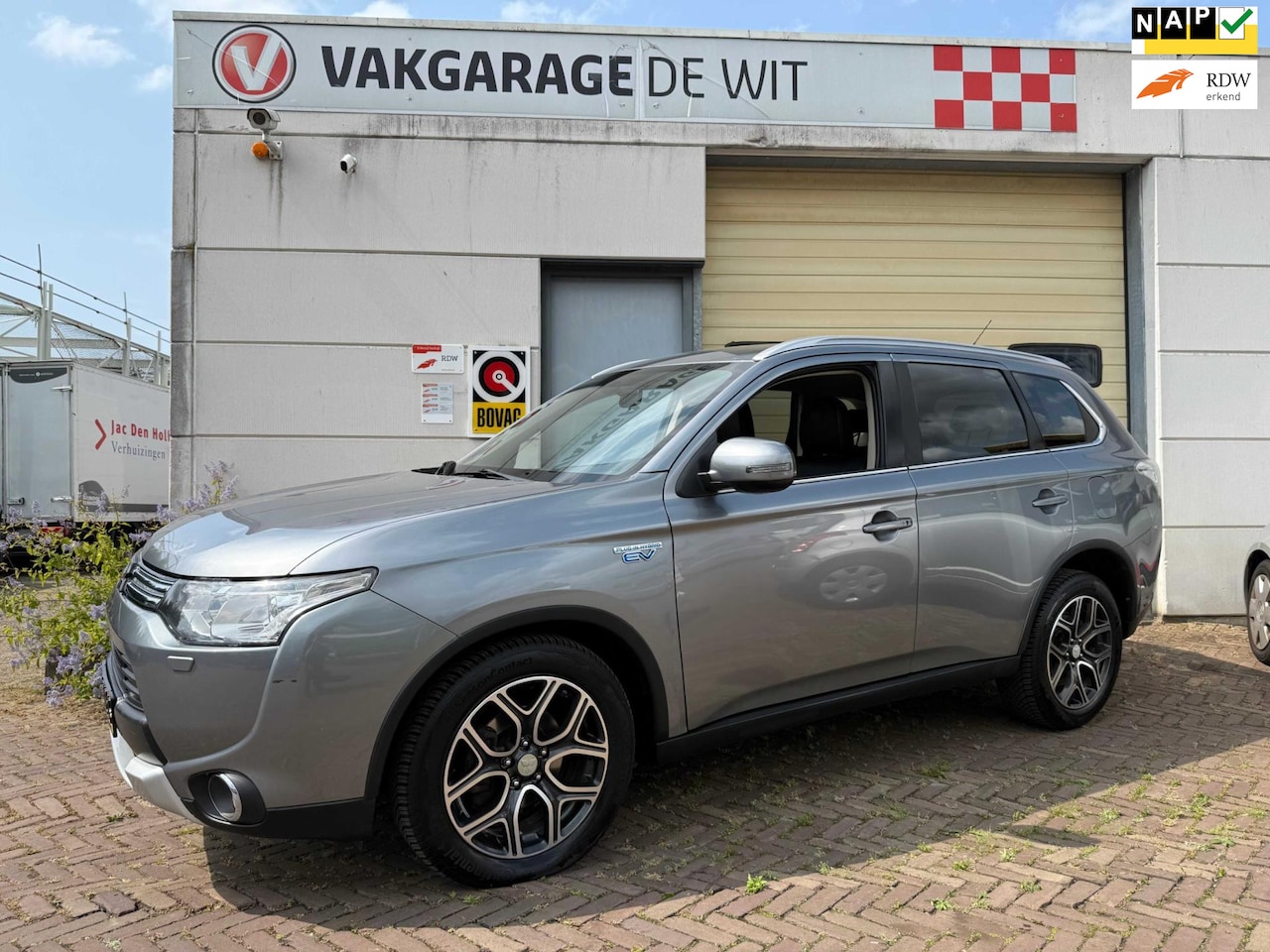 Mitsubishi Outlander - 2.0 PHEV Executive Edition X-Line 2.0 PHEV Executive Edition X-Line - AutoWereld.nl