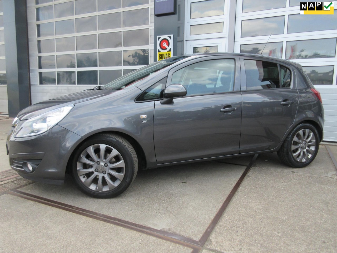 Opel Corsa - 1.2-16V '111' Edition / Airco / 16"LMV / D-Glas - AutoWereld.nl