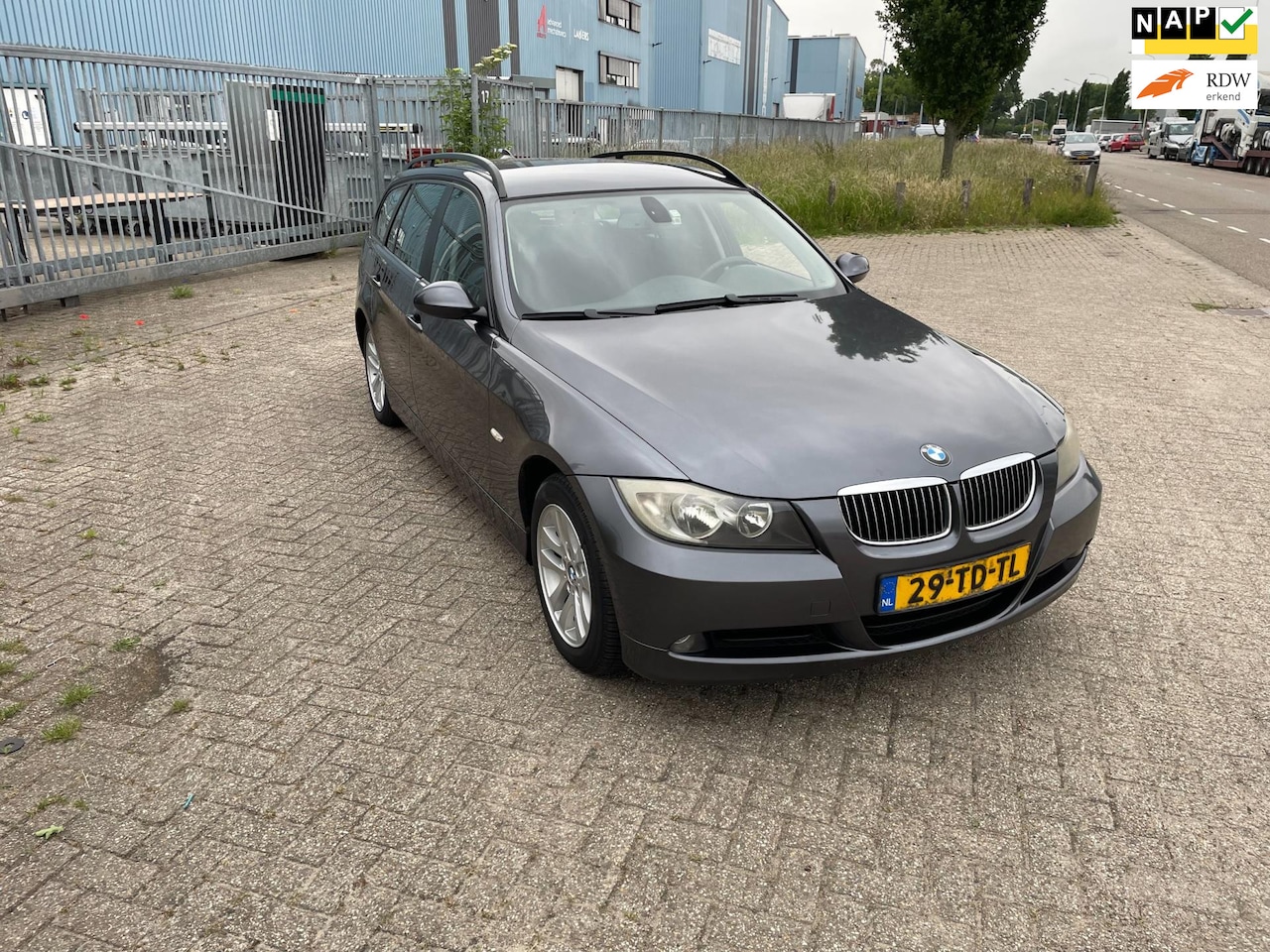 BMW 3-serie Touring - 318d Business Line 318d Business Line - AutoWereld.nl