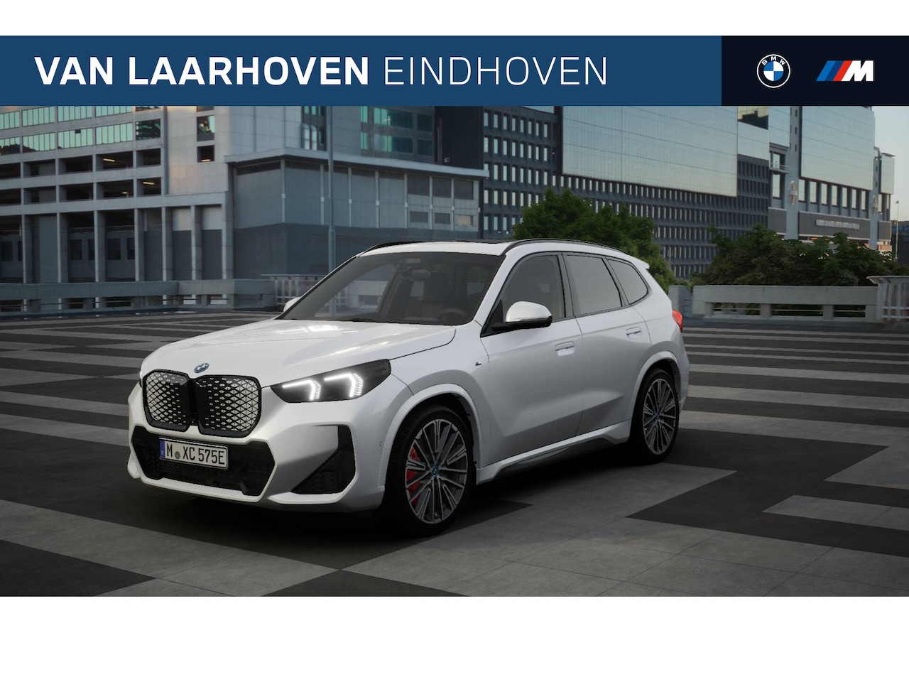 BMW iX1 - eDrive20 High Executive M Sport / Panoramadak / Sportstoelen / Adaptieve LED / Comfort Acc - AutoWereld.nl