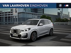 BMW iX1 - eDrive20 High Executive M Sport / Panoramadak / Sportstoelen / Adaptieve LED / Comfort Acc