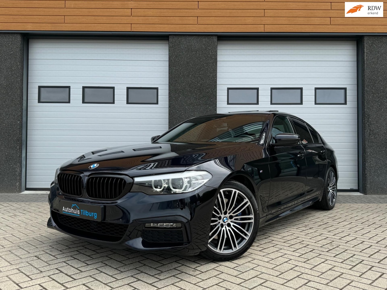 BMW 5-serie - 530i High Executive M-Sport 252PK Pano Camera - AutoWereld.nl