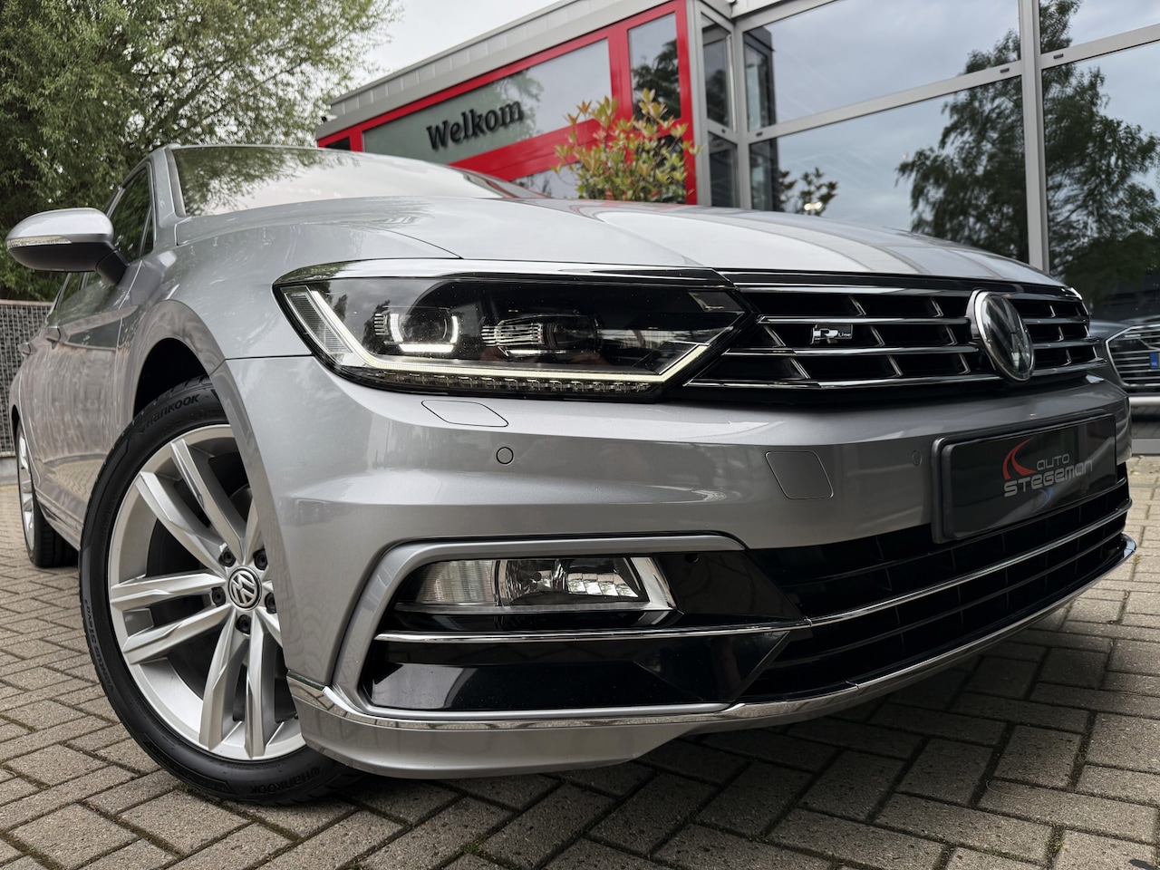 Volkswagen Passat Variant - 1.4 TSI ACT 150PK AUT. *!* R-LINE *!* PANORAMADAK/ CAMERA/ NAVI/ 18 INCH/ LED *!* - AutoWereld.nl