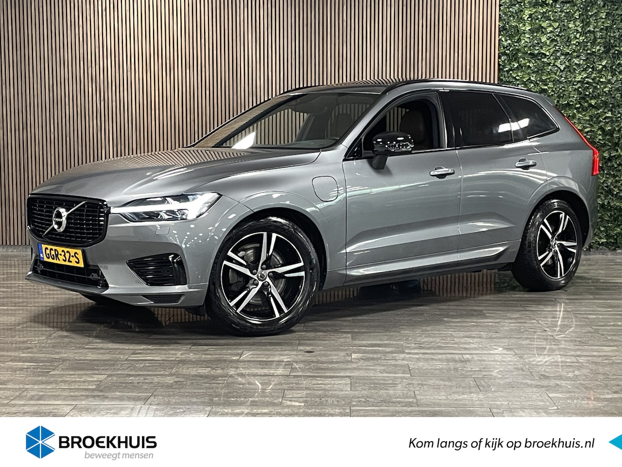 Volvo XC60 - T6 AWD Recharge R-Design | Uniek! | Luchtvering | Trekhaak | Adaptieve Cruise Control | St - AutoWereld.nl