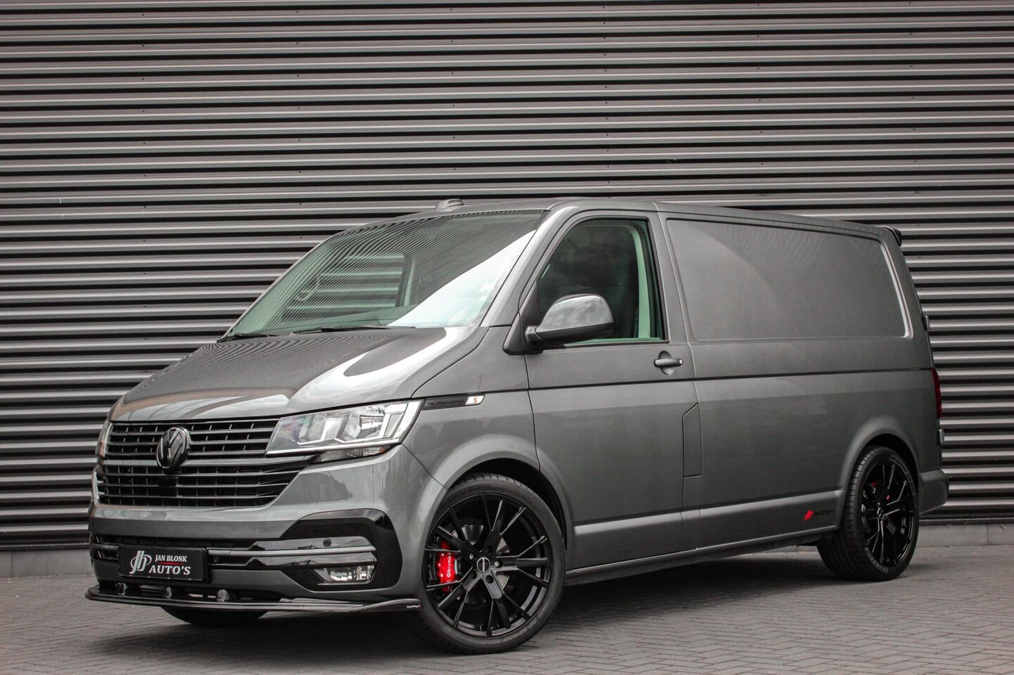 Volkswagen Transporter - 2.0 TDI L1H1 150PK JB- EDITION DSG / PDC / VERLAGINGSVEREN / LEDEREN BEKLEDING / FULL / AP - AutoWereld.nl