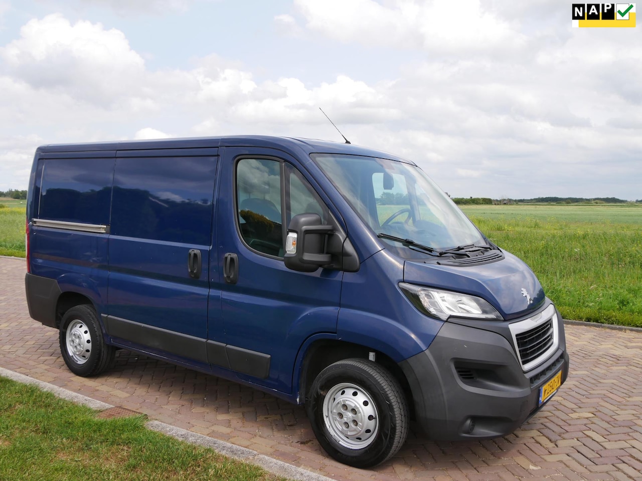 Peugeot Boxer - 333 2.0 BlueHDI 96kW L1H1 Premium 2XDOOR NAVI AC ** 6499 EX BTW ** - AutoWereld.nl
