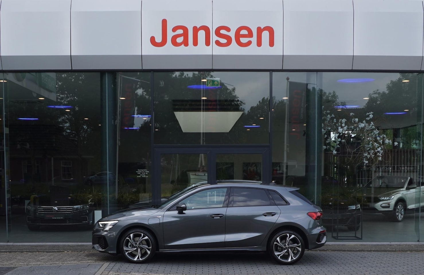 Audi A3 Sportback - 40 TFSI e Edition | 2x S-Line | Carplay | Navi | Alcantara | DAB | 18" - AutoWereld.nl