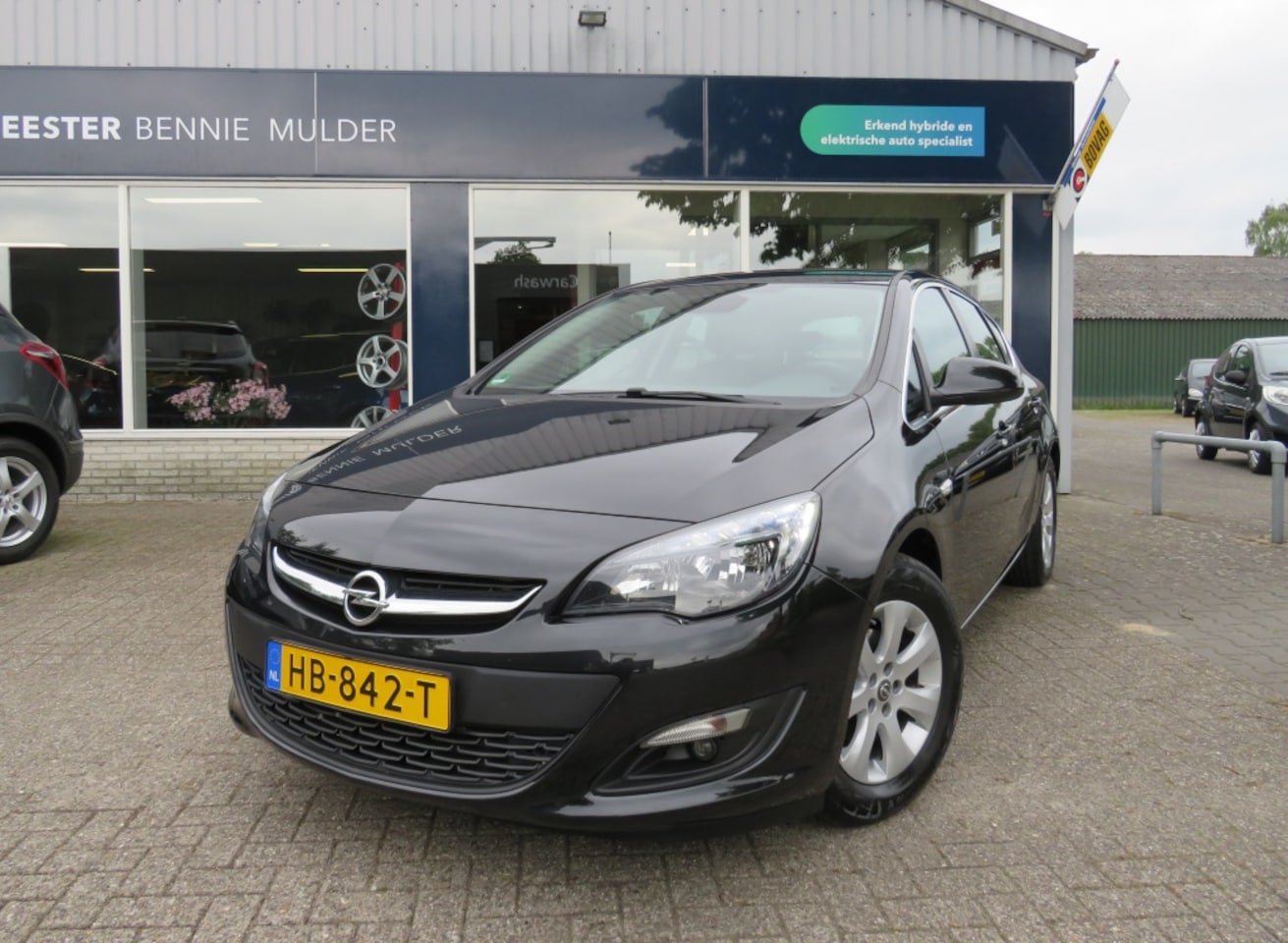 Opel Astra - 1.4 Turbo Blitz NAVI / AIRCO / TREKHAAK - AutoWereld.nl