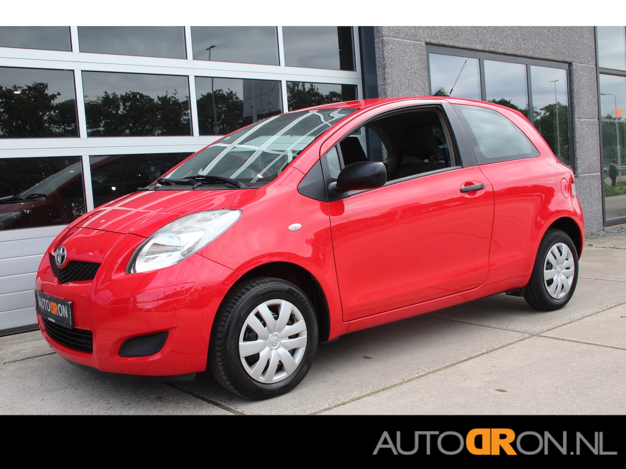 Toyota Yaris - 1.0 VVTi Acces Airco, Electrische ramen ,CV - AutoWereld.nl
