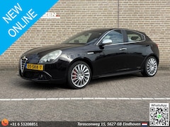 Alfa Romeo Giulietta - 1.6 JTDm Distinctive | Leder/Alcantara | Cruise | Climate | Navi | PDC | APK 01-2026 |