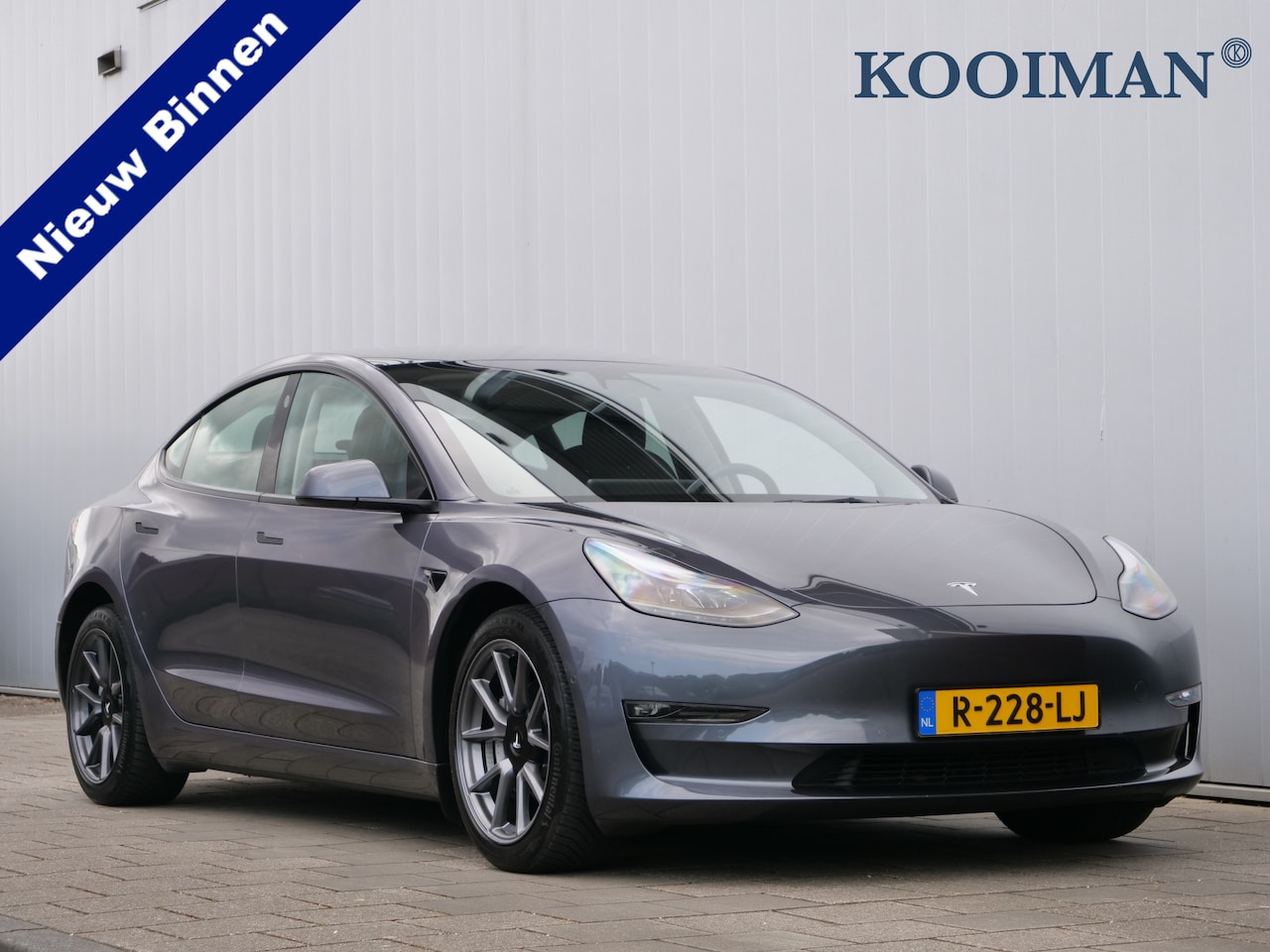 Tesla Model 3 - Long Range RWD Long Range 351 Pk Automaat Navigatie / Autopilot / Pano-dak - AutoWereld.nl
