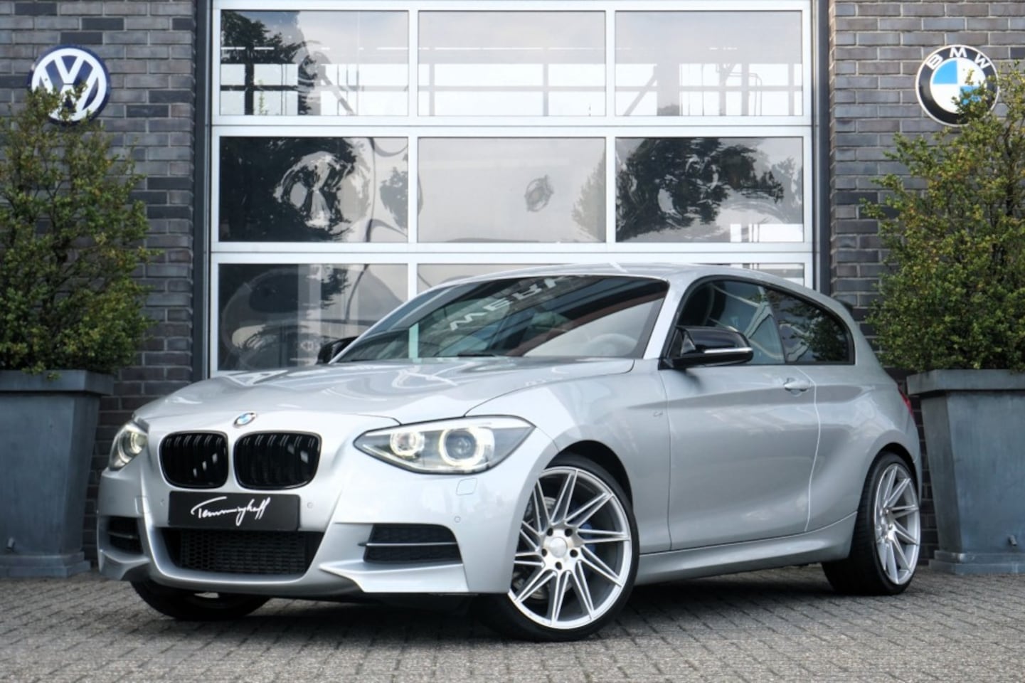 BMW 1-serie - M135i XDRIVE. HIGH EXE. AUT. - LEDER - 19 INCH - AutoWereld.nl