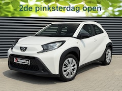 Toyota Aygo X - 1.0 VVT-i MT Play Camera/Apple/Stoelwarm/Keyless 2e Pinksterdag open van 12uur tot 16uur