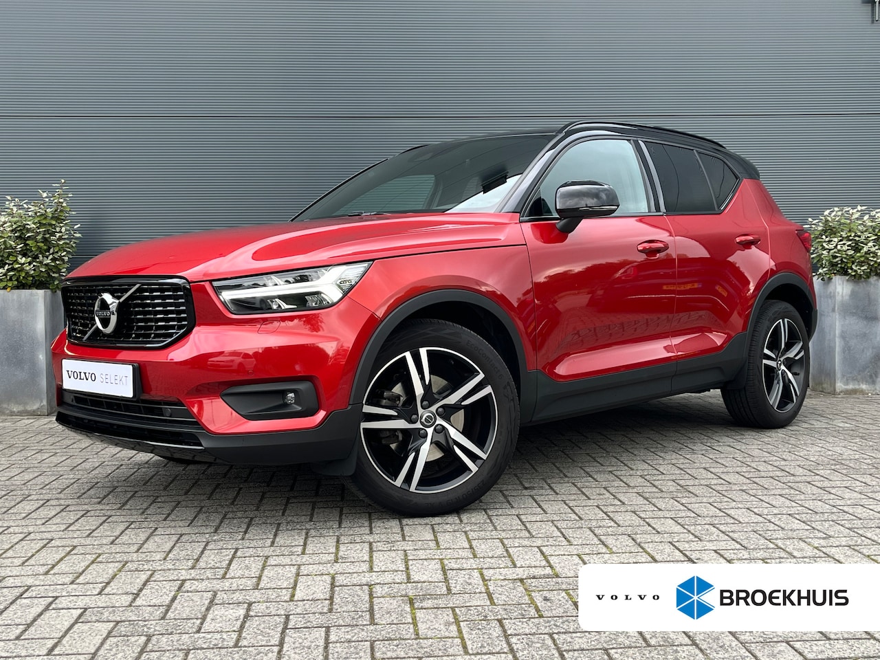 Volvo XC40 - 2.0 B4 R-Design | Achteruitrijcamera | Audio installatie premium | Extra getint glas - AutoWereld.nl