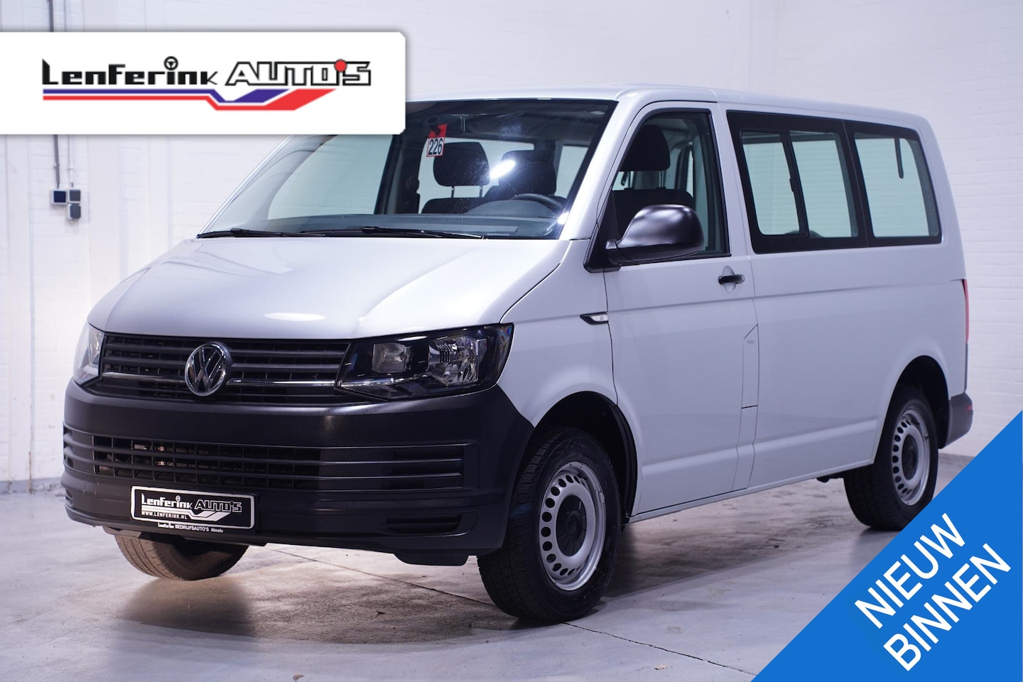 Volkswagen Transporter - 2.0 TDI 102 pk L1H1 Windowvan Airco PDC achter, 3-Zits - AutoWereld.nl