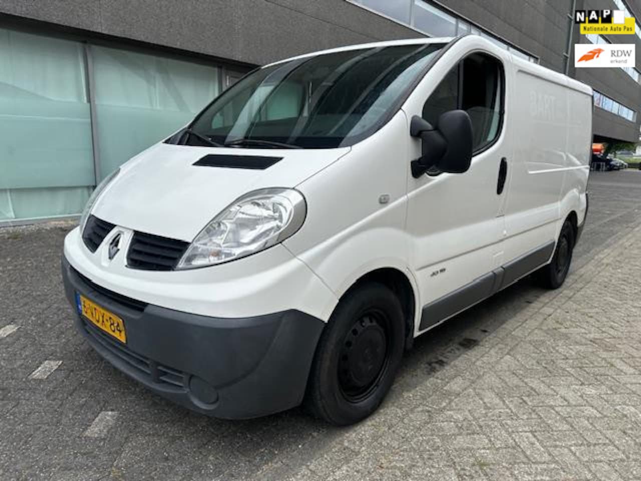 Renault Trafic - 2.5 dCi T29 L1H1 AIRCO BJ 10-2009 MARGE !! - AutoWereld.nl