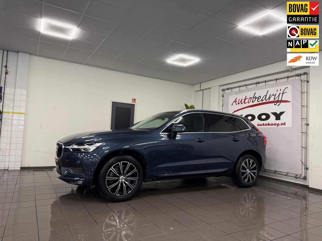 Volvo XC60 - 2.0 T5 Momentum * Trekhaak / 19" LM Velgen / Leder / Dealer onderhouden * - AutoWereld.nl