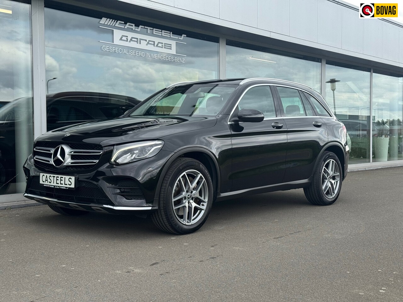 Mercedes-Benz GLC-klasse - 250 4MATIC AMG automaat / Panoramaschuifdak / Elektrische trekhaak - AutoWereld.nl