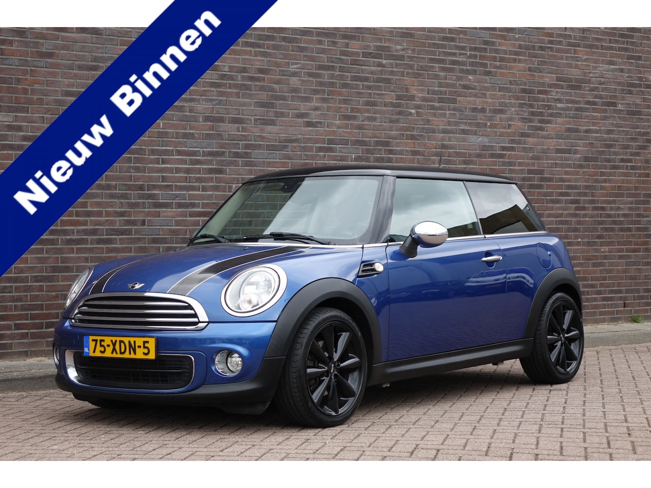 MINI Cooper - Mini 1.6 One Business Line 17"velgen, navigatie, prachtige auto - AutoWereld.nl