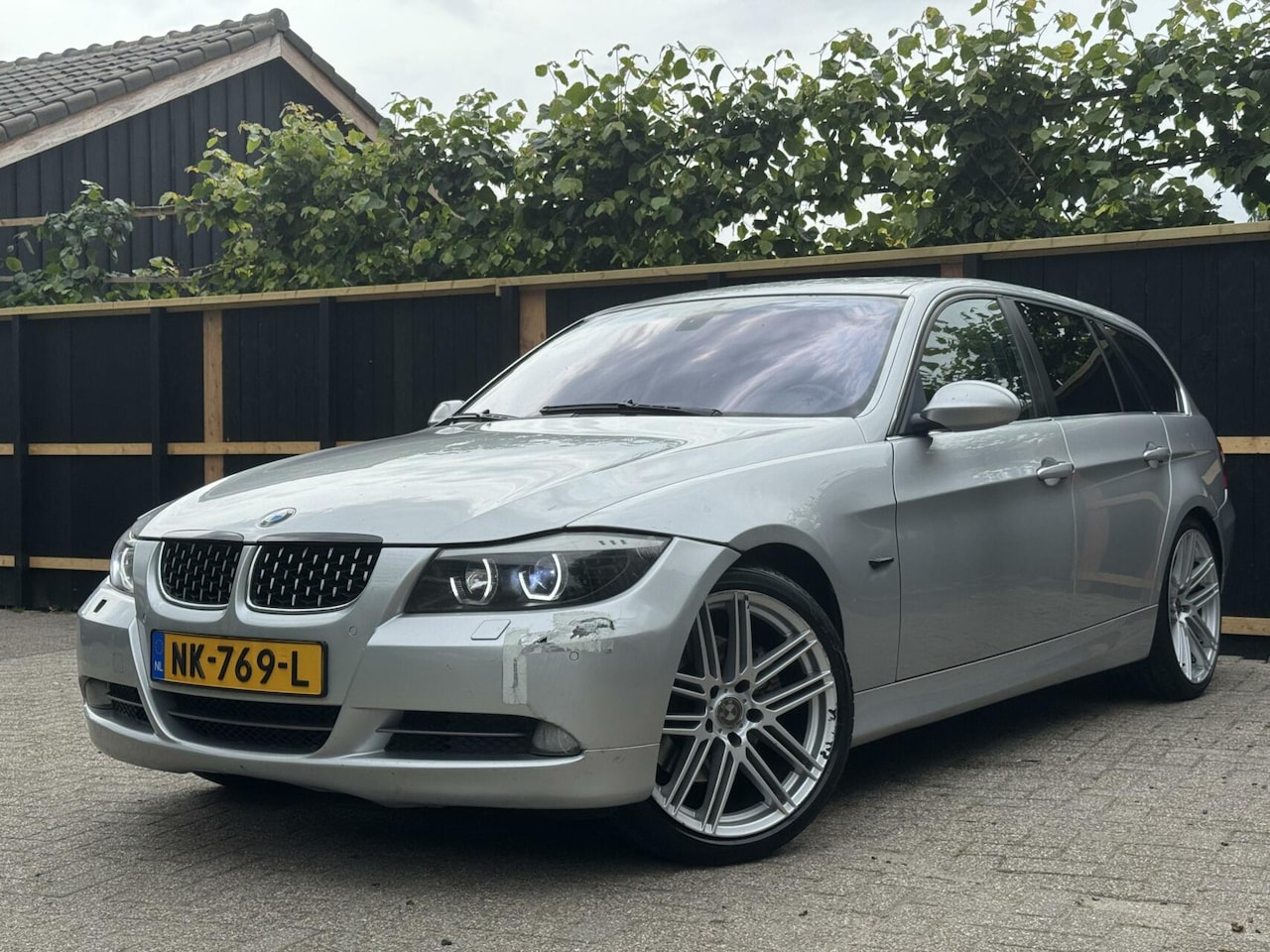 BMW 3-serie Touring - 330xd AUT|LEES TEKST|LEDER|CARPLAY|NAVI - AutoWereld.nl