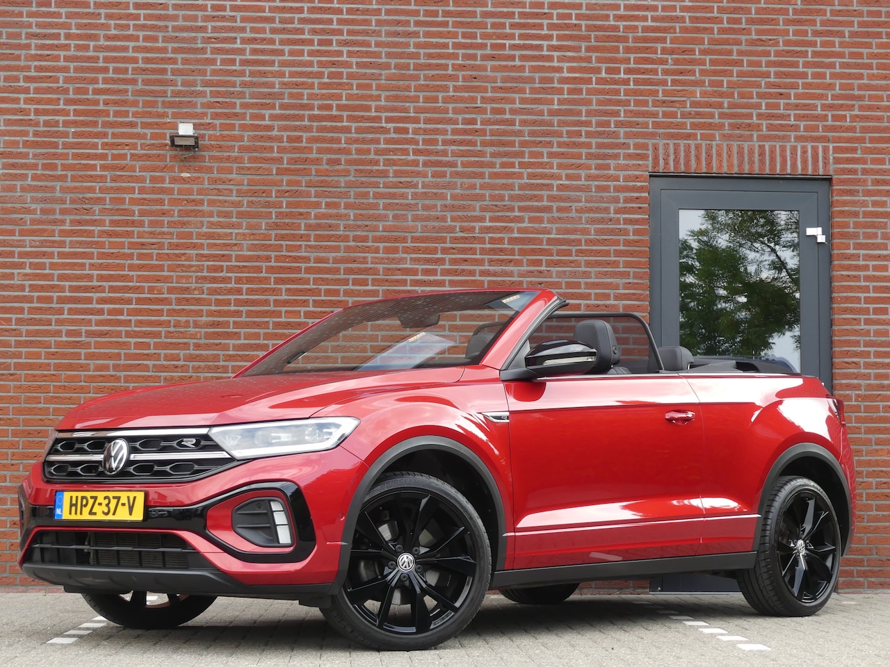 Volkswagen T-Roc Cabrio - 1.5 TSI R-Line / Black Edition / Trekhaak - AutoWereld.nl