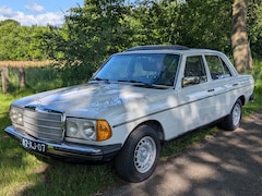 Mercedes-Benz 200-280 (W123) - 250