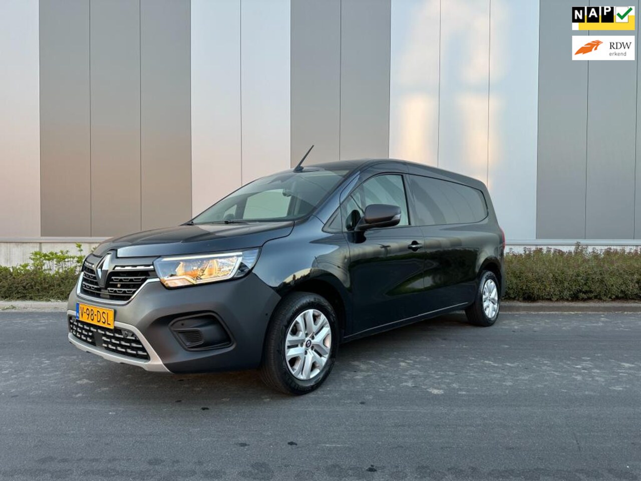 Renault Kangoo - 1.5 Blue dCi 95 Luxe L2 Apple CarPlay / BPM Vrij / Camera's - AutoWereld.nl