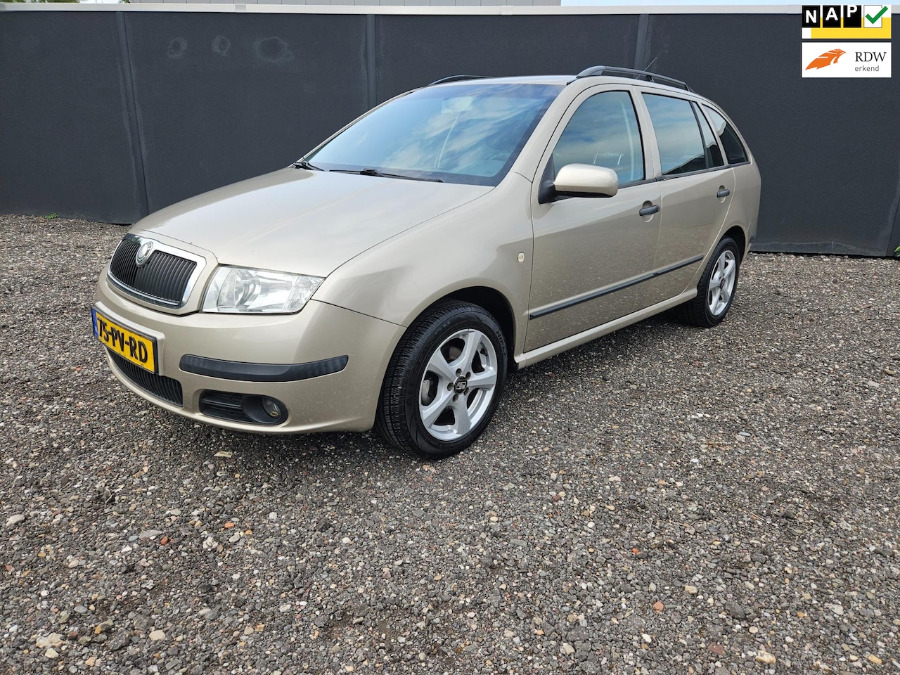 Skoda Fabia Combi - 1.4-16V Elegance NIEUWE APK ! TREKHAAK - AutoWereld.nl