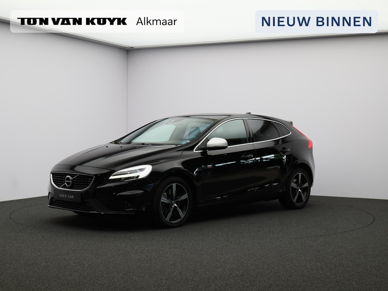 Volvo V40 - T3 Aut. Polar+ Sport R-Design / Pan. dak / Stoelverwarming / DAB+ / 17" Ixion / Keyless - AutoWereld.nl