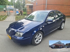 Volkswagen Bora - 1.6-16V Sportline