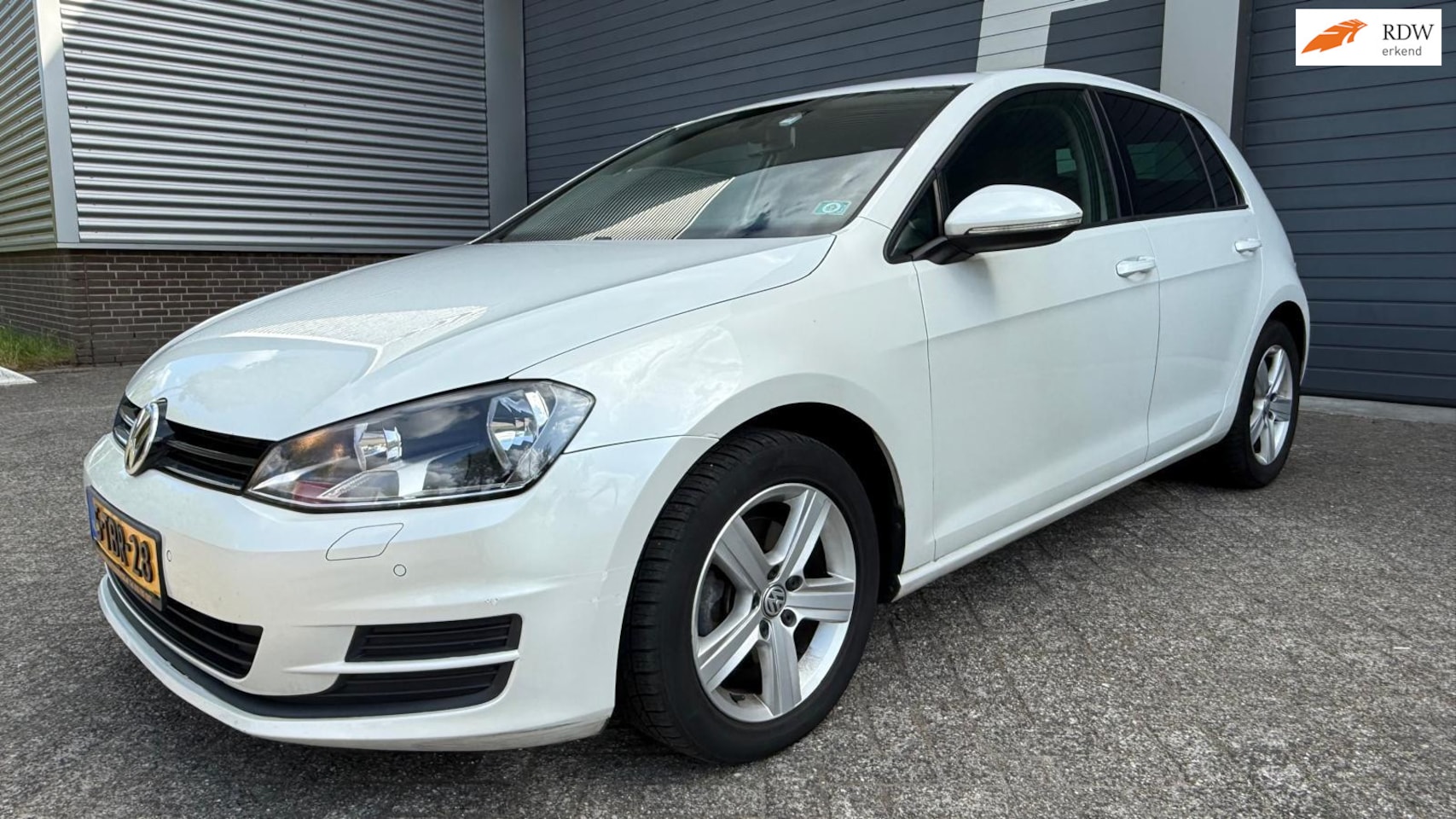 Volkswagen Golf - 1.6 TDI Highline Automaat DSG - AutoWereld.nl