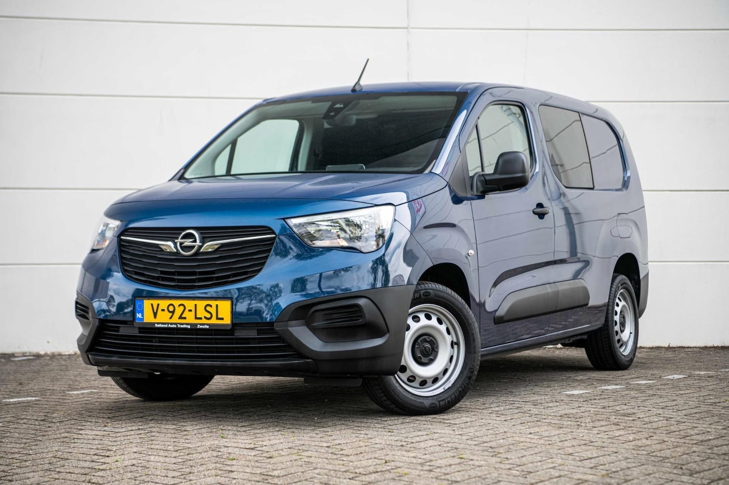Opel Combo - 1.2 110pk Benzine L2H1 Edition MARGE |Airco|Carplay|Cruise|Trekhaak| - AutoWereld.nl
