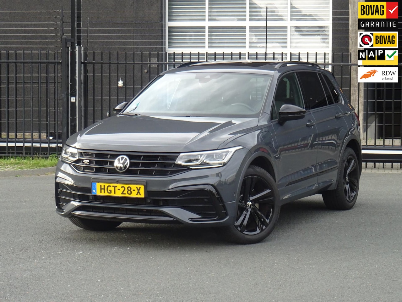 Volkswagen Tiguan - 1.4 TSI eHybrid R-Line Business+|PANO|BLACK-STYLE|3XRLINE|360CAM - AutoWereld.nl