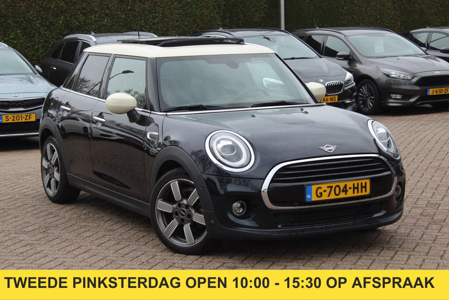 MINI Cooper - Mini 1.5 60 Years Edition / Panoramadak / Head-up / Leder / Harman Kardon / 17'' / Navigat - AutoWereld.nl