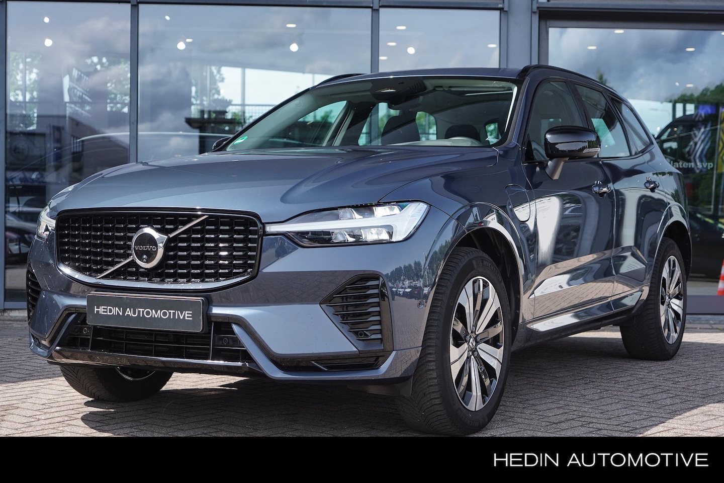 Volvo XC60 - 2.0 T6 Plug-in hybrid AWD Plus Dark 2250 kg trekgewicht | Automaat | 350 PK | Long Range A - AutoWereld.nl