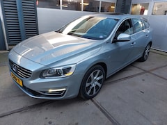 Volvo V60 - 2.4 D6 AWD Plug-In Hybrid Summum Leer Navigatie