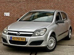 Opel Astra - 1.6 Essentia