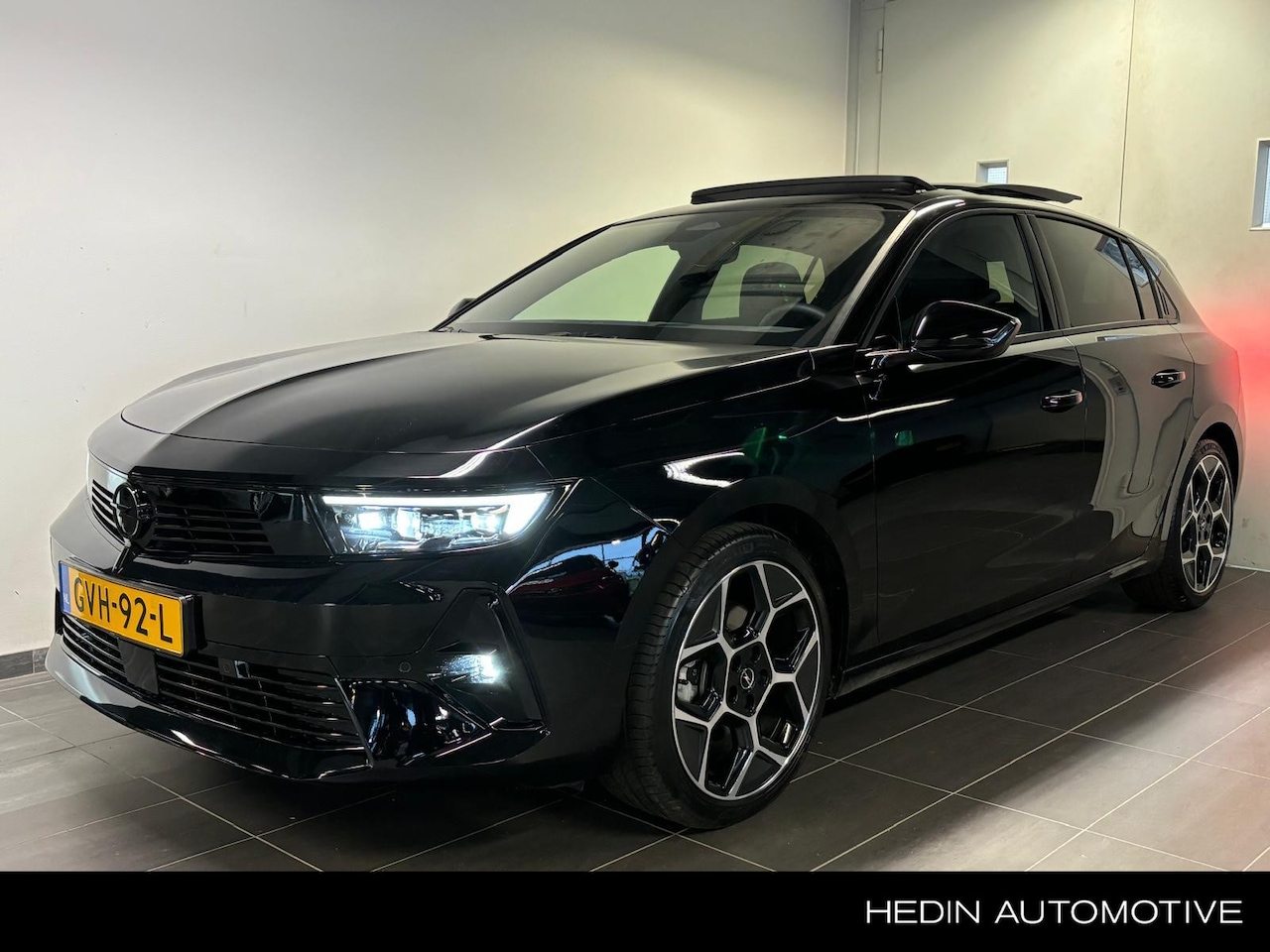 Opel Astra - 1.2 Turbo 136 PK Hybrid Ultimate | Open dak | Navigatie | Ad. Cruise | Alcantara/leder | S - AutoWereld.nl