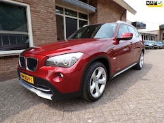 BMW X1 - SDrive20i Automaat / Leder / Navi / Panoramadak